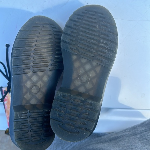 Dr. martens boot. KIDS DR MARTENS size 13c used. Rainbow Tie Dye. - Picture 4 of 5